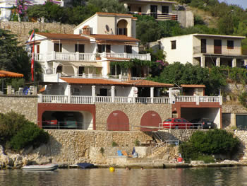 Apartments in Croatia, apartments in Trogir, privatni smjestaj Dalmacija, apartmaji ob morju - Villa Carmen location - The house